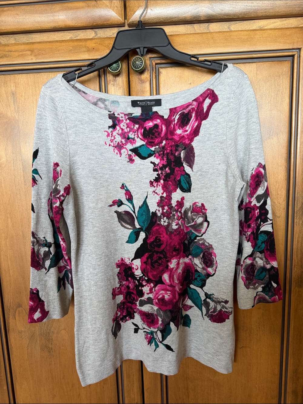White House Black Market Gray 3/4 Long Sleeve Top with Deep Pink Floral Print